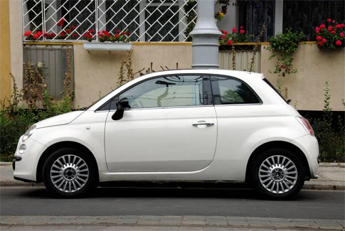 fiat 500 weißer Fiat 500 – Beispiel für Gebrauchtwagenankauf Geisa